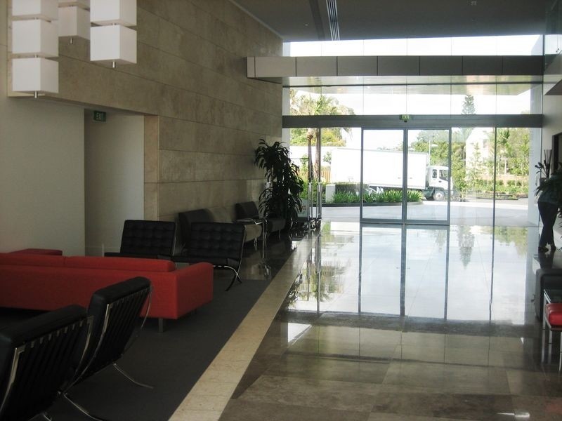 @/33 T.E Peters Drive, Broadbeach QLD 4218