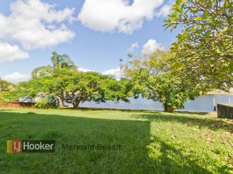 60 Avanti Street, Mermaid Waters QLD 4218