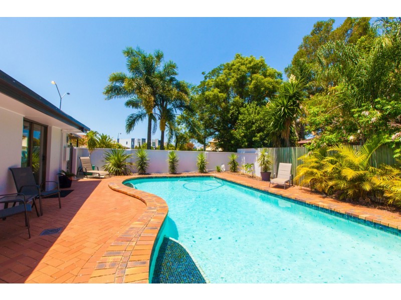 166 Markeri Street, Mermaid Waters QLD 4218