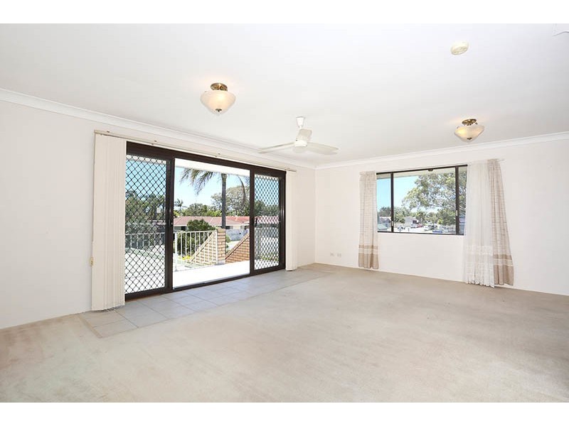 4/40 Oceanic Drive, Mermaid Waters QLD 4218