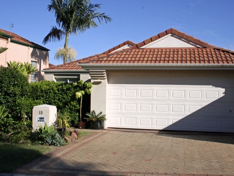 13 Manor Close, Robina QLD 4226