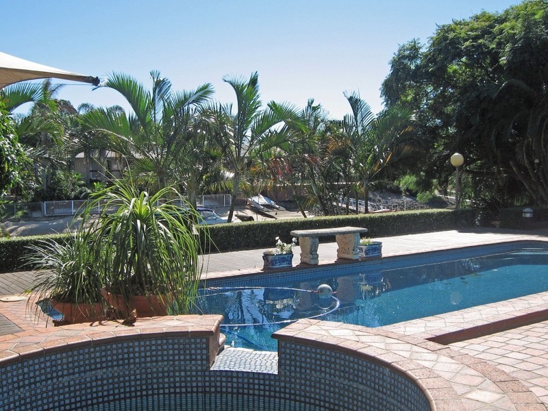 12 Winch Court, Mermaid Waters QLD 4218