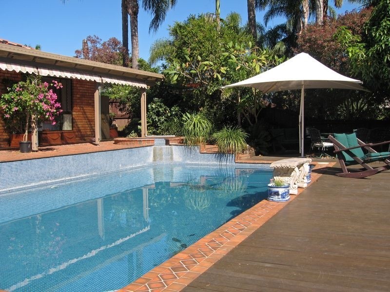 12 Winch Court, Mermaid Waters QLD 4218