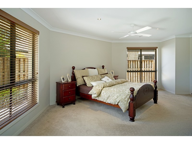 18 Elkins Street, Pacific Pines QLD 4211