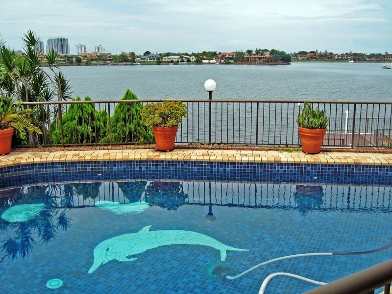 12 Lowanna Court, Mermaid Waters QLD 4218