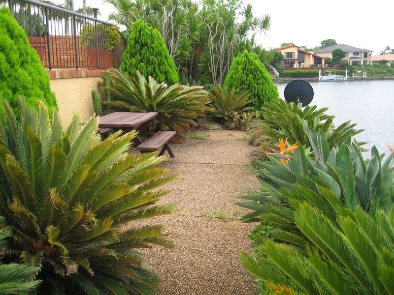 12 Lowanna Court, Mermaid Waters QLD 4218