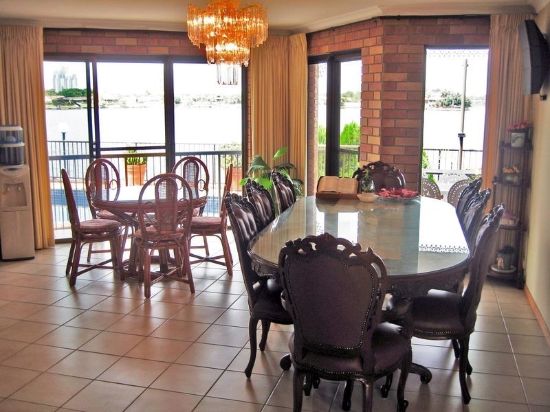12 Lowanna Court, Mermaid Waters QLD 4218