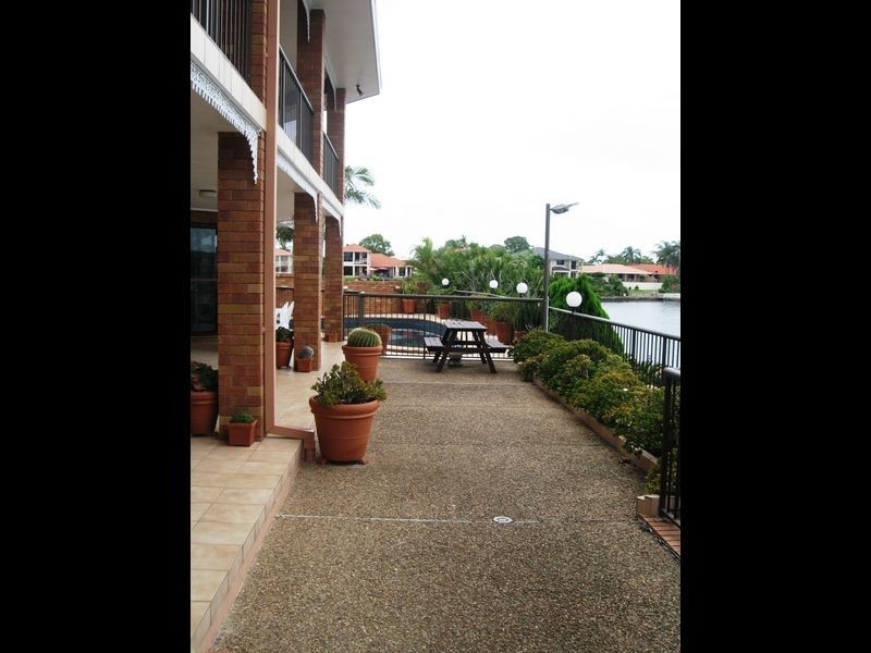 12 Lowanna Court, Mermaid Waters QLD 4218
