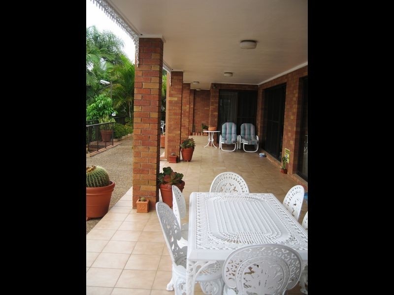 12 Lowanna Court, Mermaid Waters QLD 4218