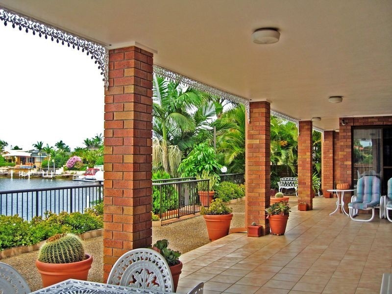 12 Lowanna Court, Mermaid Waters QLD 4218