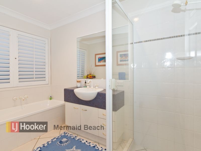 20 Robinia Ct, Robina QLD 4226