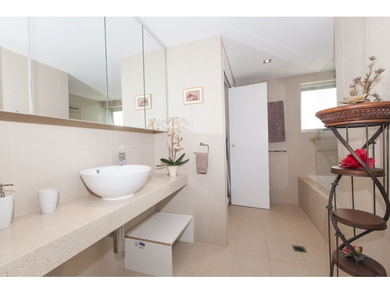 55/53 Darrambal Street, Chevron Island QLD 4217