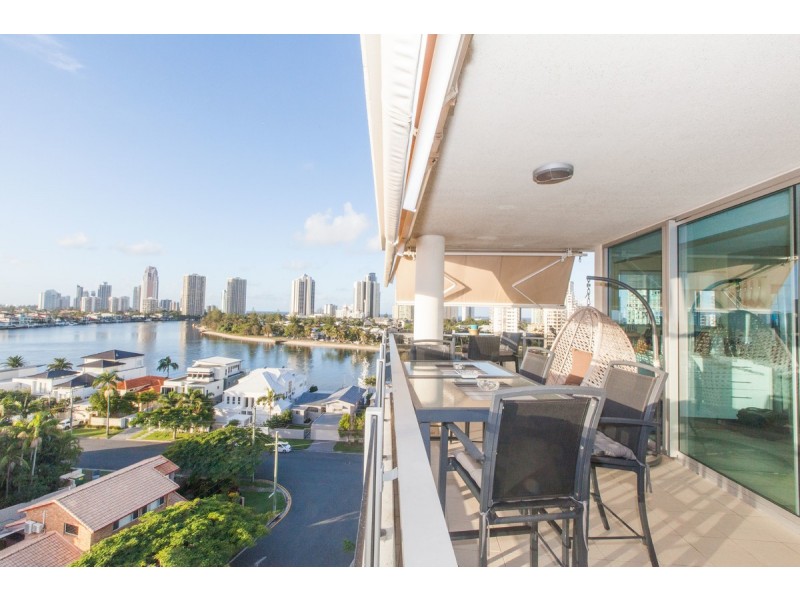 55/53 Darrambal Street, Chevron Island QLD 4217