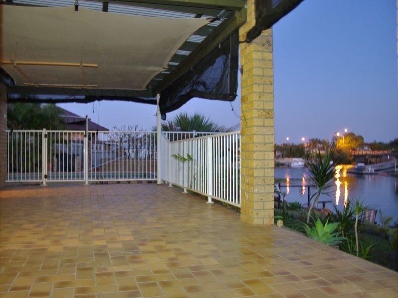 35 Sundowner Court, Mermaid Waters QLD 4218