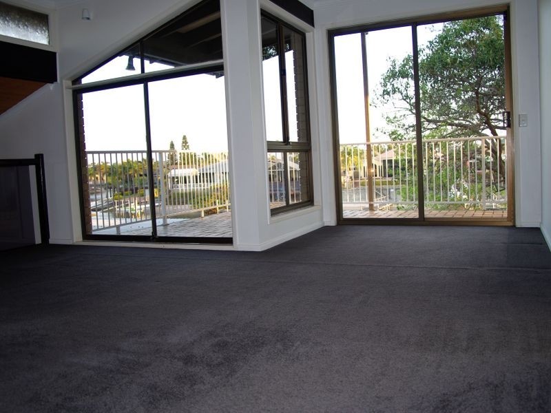 35 Sundowner Court, Mermaid Waters QLD 4218