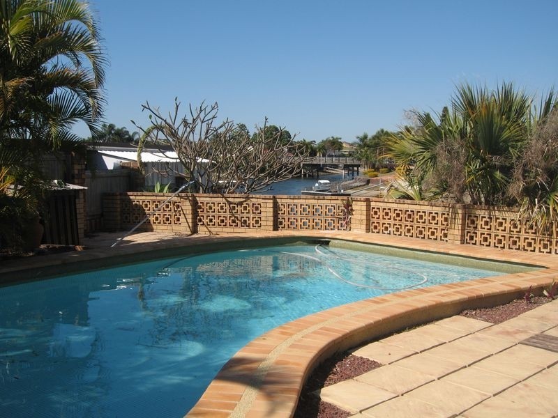 35 Sundowner Court, Mermaid Waters QLD 4218