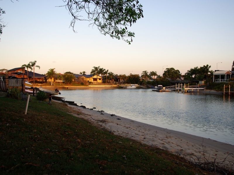 35 Sundowner Court, Mermaid Waters QLD 4218