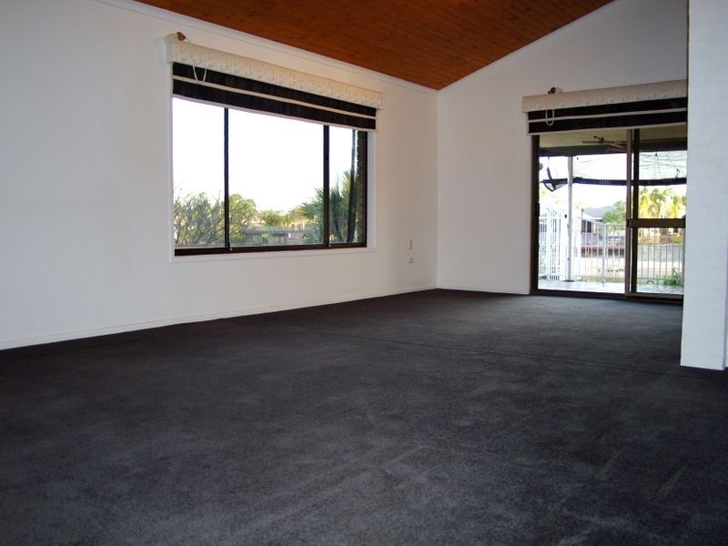 35 Sundowner Court, Mermaid Waters QLD 4218