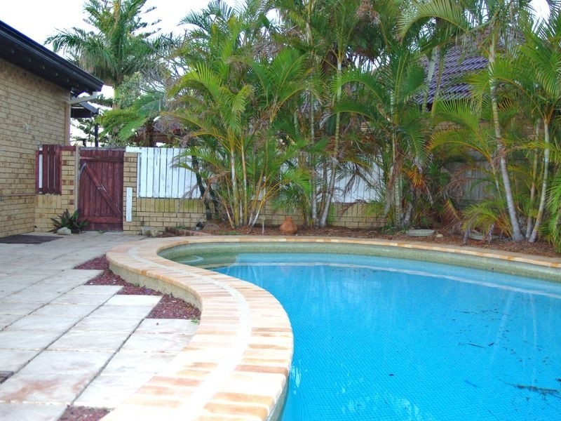 35 Sundowner Court, Mermaid Waters QLD 4218