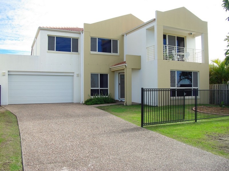 13 Mellum Circuit, Pacific Pines QLD 4211