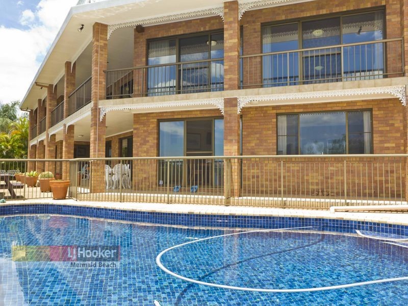 12 Lowanna Court, Mermaid Waters QLD 4218