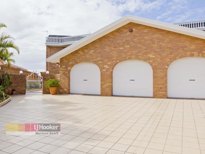 12 Lowanna Court, Mermaid Waters QLD 4218