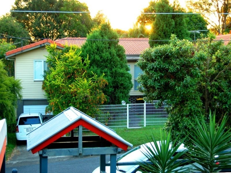 Room 2/11 Salford St, Salisbury QLD 4107