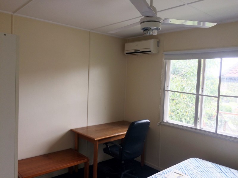 Room 2/11 Salford St, Salisbury QLD 4107