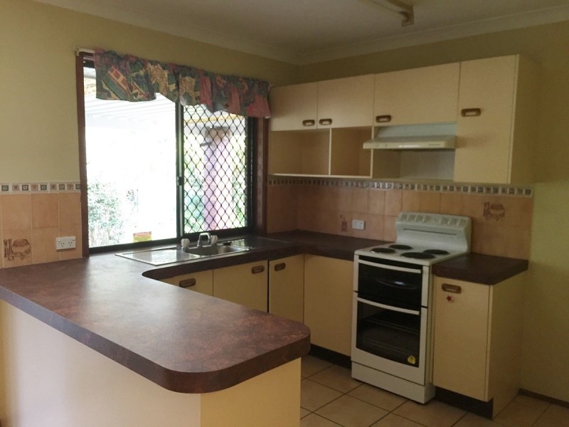 33 Bennett Drive, Regents Park QLD 4118