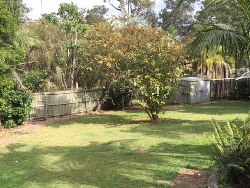 33 Bennett Drive, Regents Park QLD 4118
