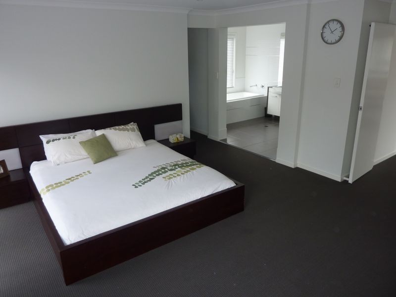 10 Megalong Street, Holland Park West QLD 4121