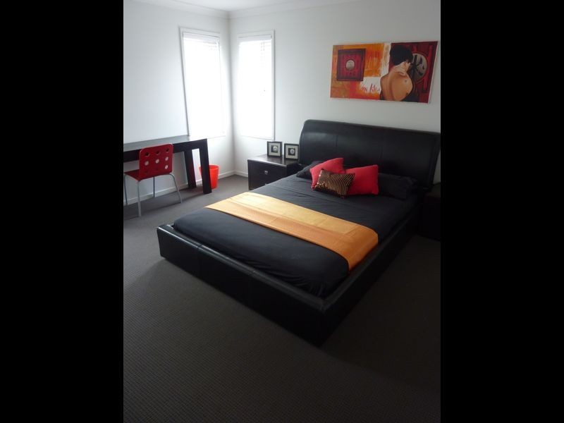 10 Megalong Street, Holland Park West QLD 4121