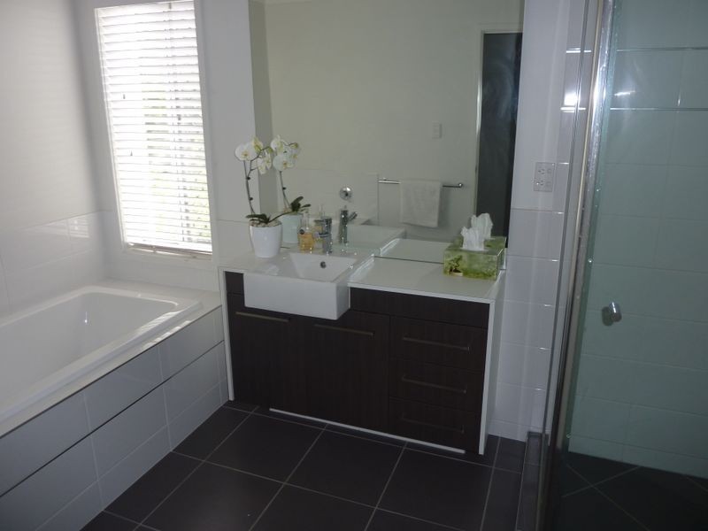 10 Megalong Street, Holland Park West QLD 4121