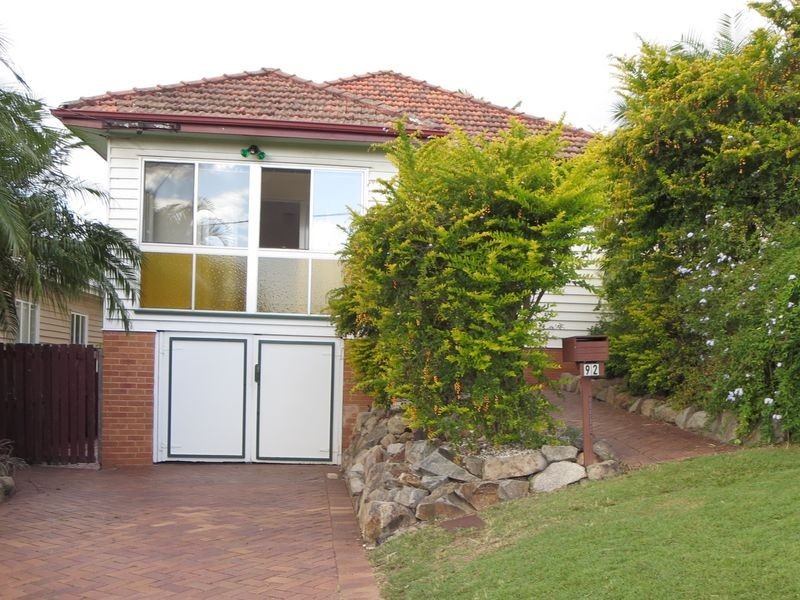 92 Pear St, Greenslopes QLD 4120