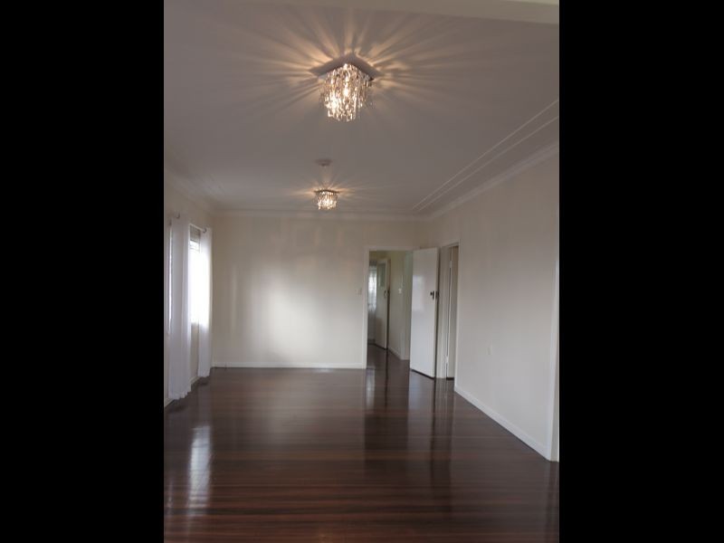 92 Pear St, Greenslopes QLD 4120