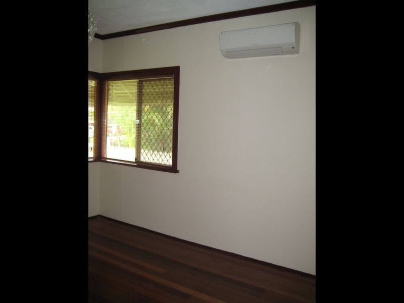 15 Clare Rd, Rocklea QLD 4106