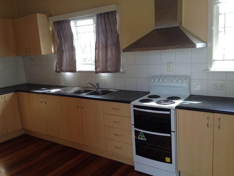 77 Dartmouth St, Coopers Plains QLD 4108