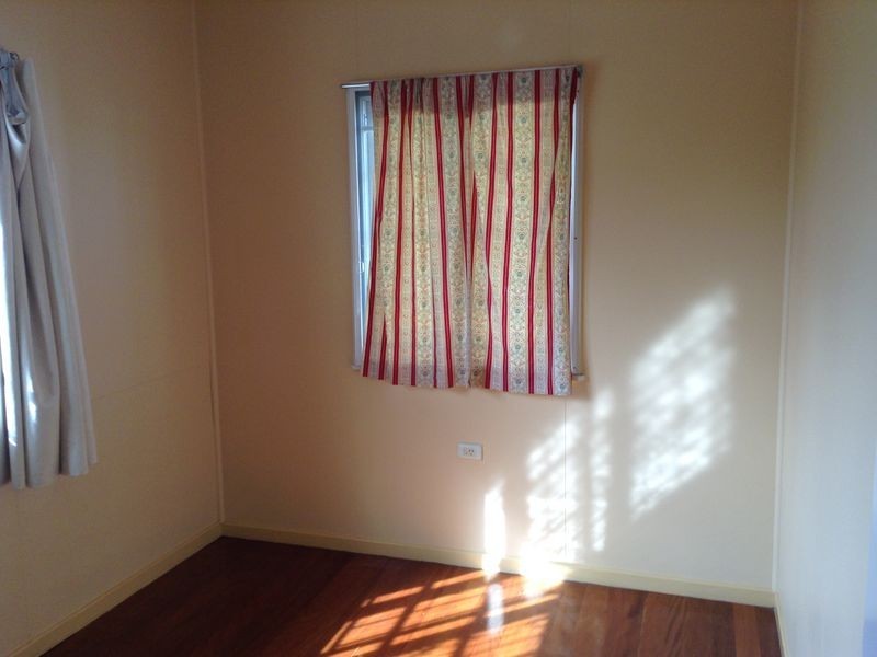 77 Dartmouth St, Coopers Plains QLD 4108