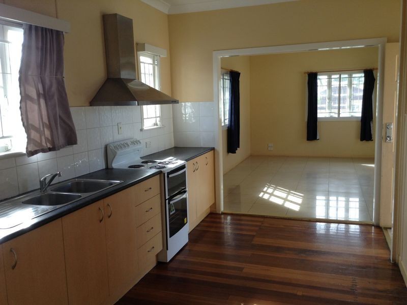 77 Dartmouth St, Coopers Plains QLD 4108