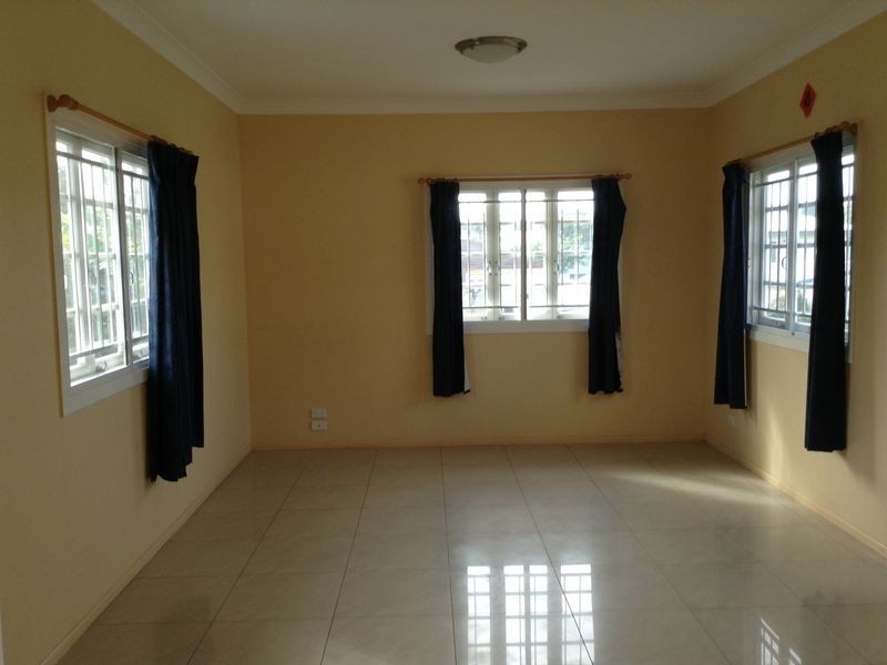 77 Dartmouth St, Coopers Plains QLD 4108