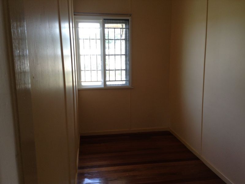 77 Dartmouth St, Coopers Plains QLD 4108