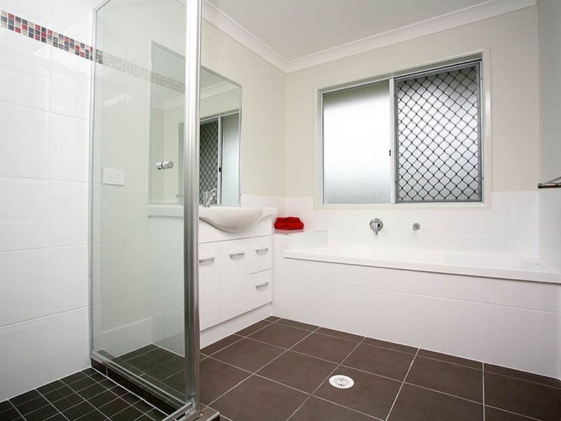 10 St. Clements Rd, Oxley QLD 4075