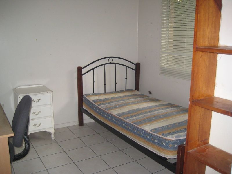 25 Benaud St, Macgregor QLD 4109