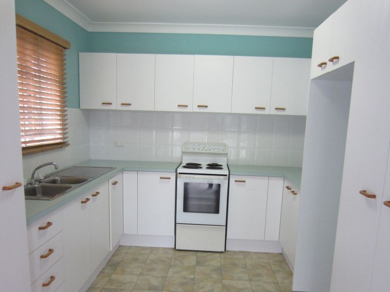 2 Upwood St, Coopers Plains QLD 4108