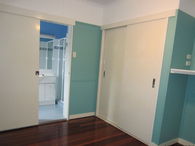 2 Upwood St, Coopers Plains QLD 4108