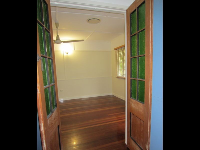 2 Upwood St, Coopers Plains QLD 4108