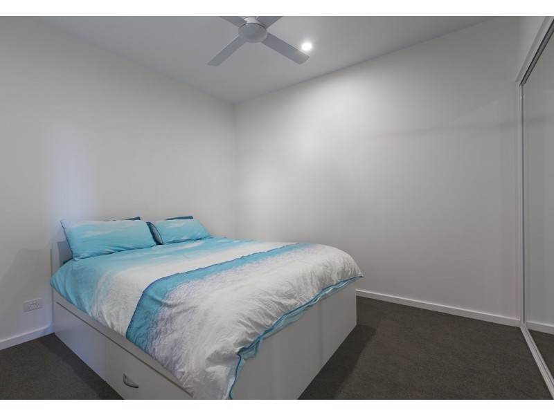 211/1 Deshon Street, Woolloongabba QLD 4102