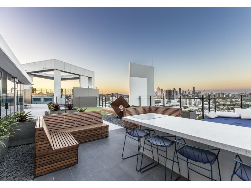 211/1 Deshon Street, Woolloongabba QLD 4102