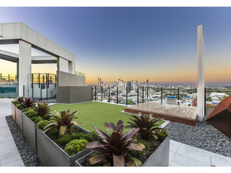 211/1 Deshon Street, Woolloongabba QLD 4102