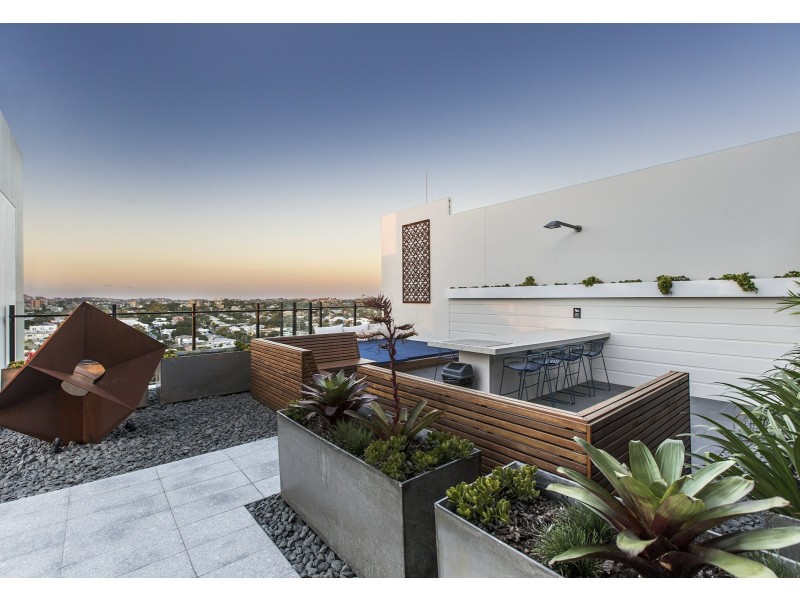 211/1 Deshon Street, Woolloongabba QLD 4102